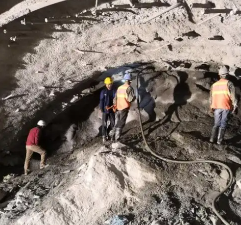 武宁拱顶带模注浆料的施工流程及注意事项